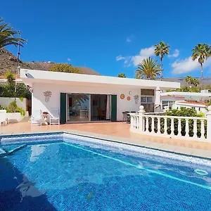 https://detached-villa-private-pool-only-10-minutes-to-beaches.in-canary-islands.com